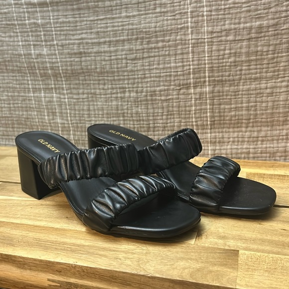 Old navy heels - Picture 1 of 1